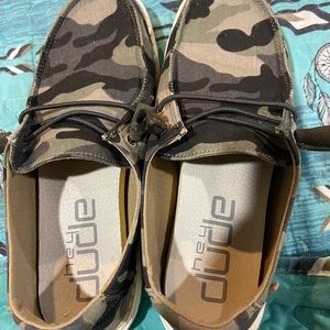 Hey dudes! Size 7! Like new!